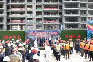 關(guān)愛生命、預(yù)防為主——集團(tuán)公司在新安縣碧桂園·繁花里舉辦防汛應(yīng)急演練暨安全標(biāo)準(zhǔn)化觀摩